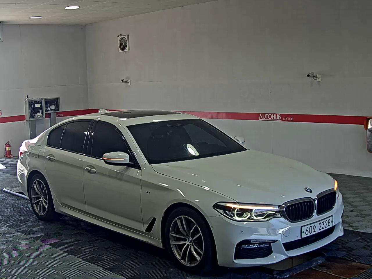بي إم دبليو 5 Series (7Th Gen) 520D إكس درايف M Sport Pack 2017 SPORT