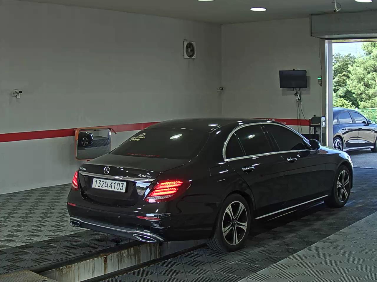 مرسيدس بنز E Class (5Th Gen) E220D Avantgarde 2017 E220d