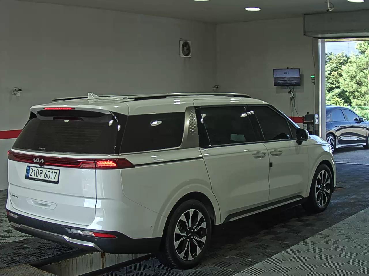 2022 - kia carnival