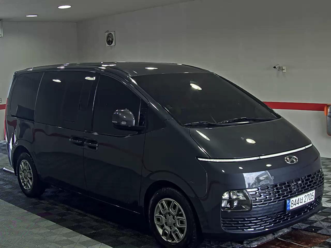 هيونداي ستاريا 2023 MODERN