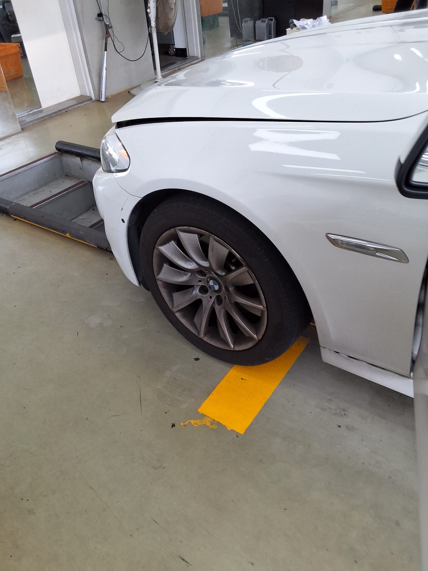 بي إم دبليو 5 Series (6Th Gen) 528I 2012 528i