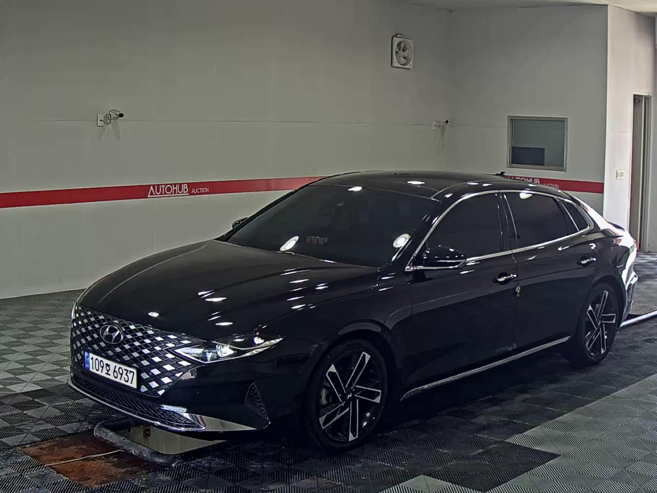HYUNDAI THE NEW GRANDEUR IG LPi RENTAL CAR MODERN
