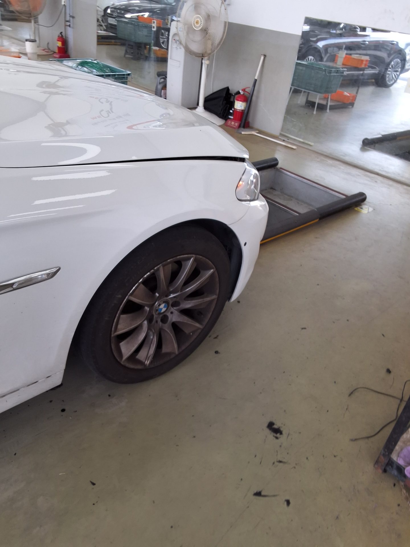 بي إم دبليو 5 Series (6Th Gen) 528I 2012 528i