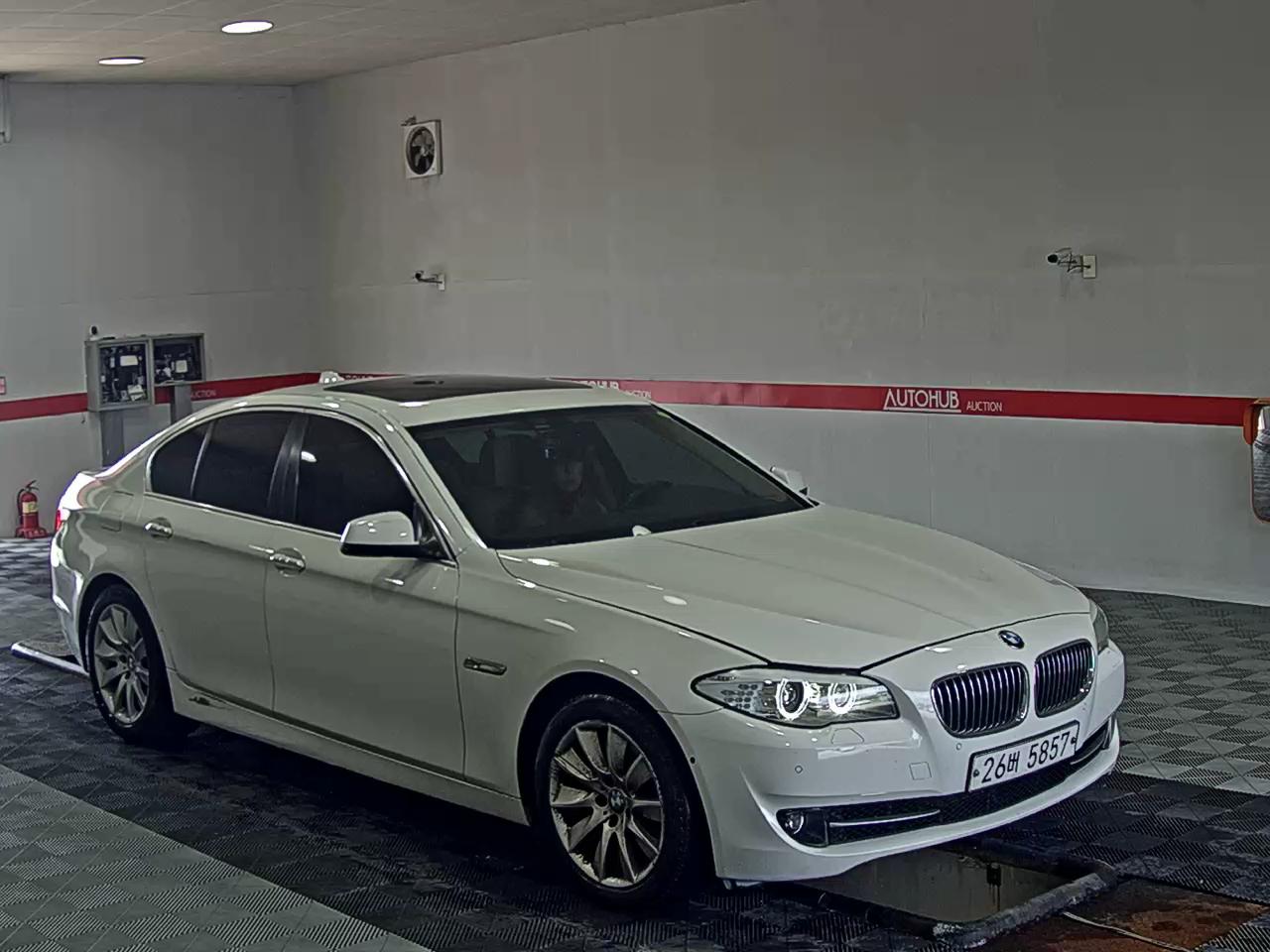 بي إم دبليو 5 Series (6Th Gen) 528I 2012 528i