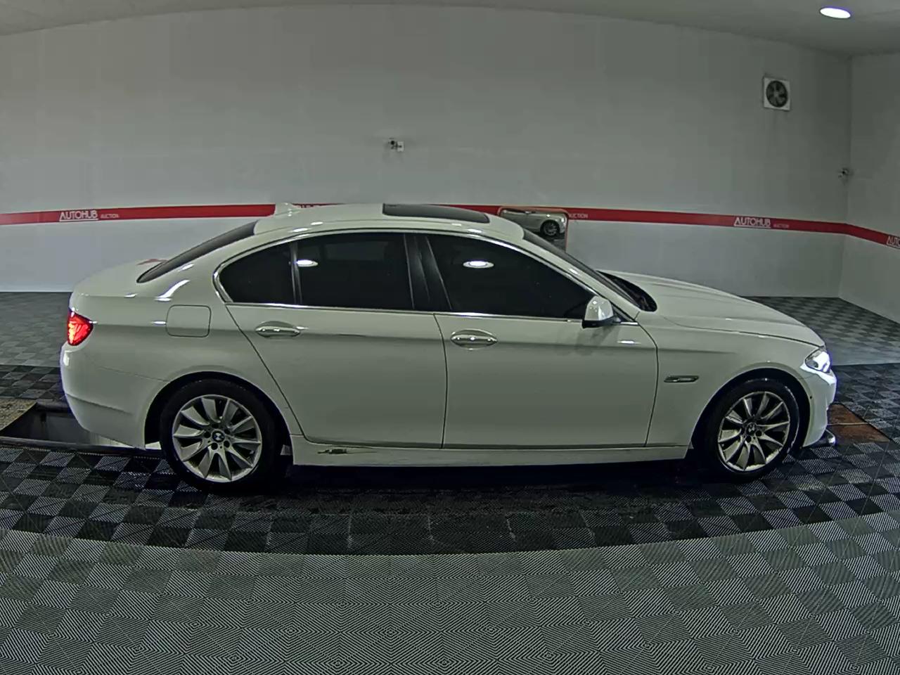 بي إم دبليو 5 Series (6Th Gen) 528I 2012 528i