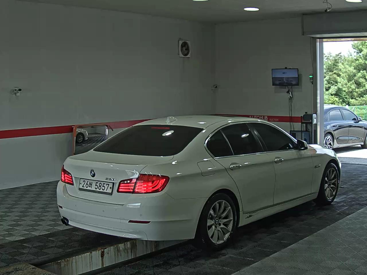 بي إم دبليو 5 Series (6Th Gen) 528I 2012 528i