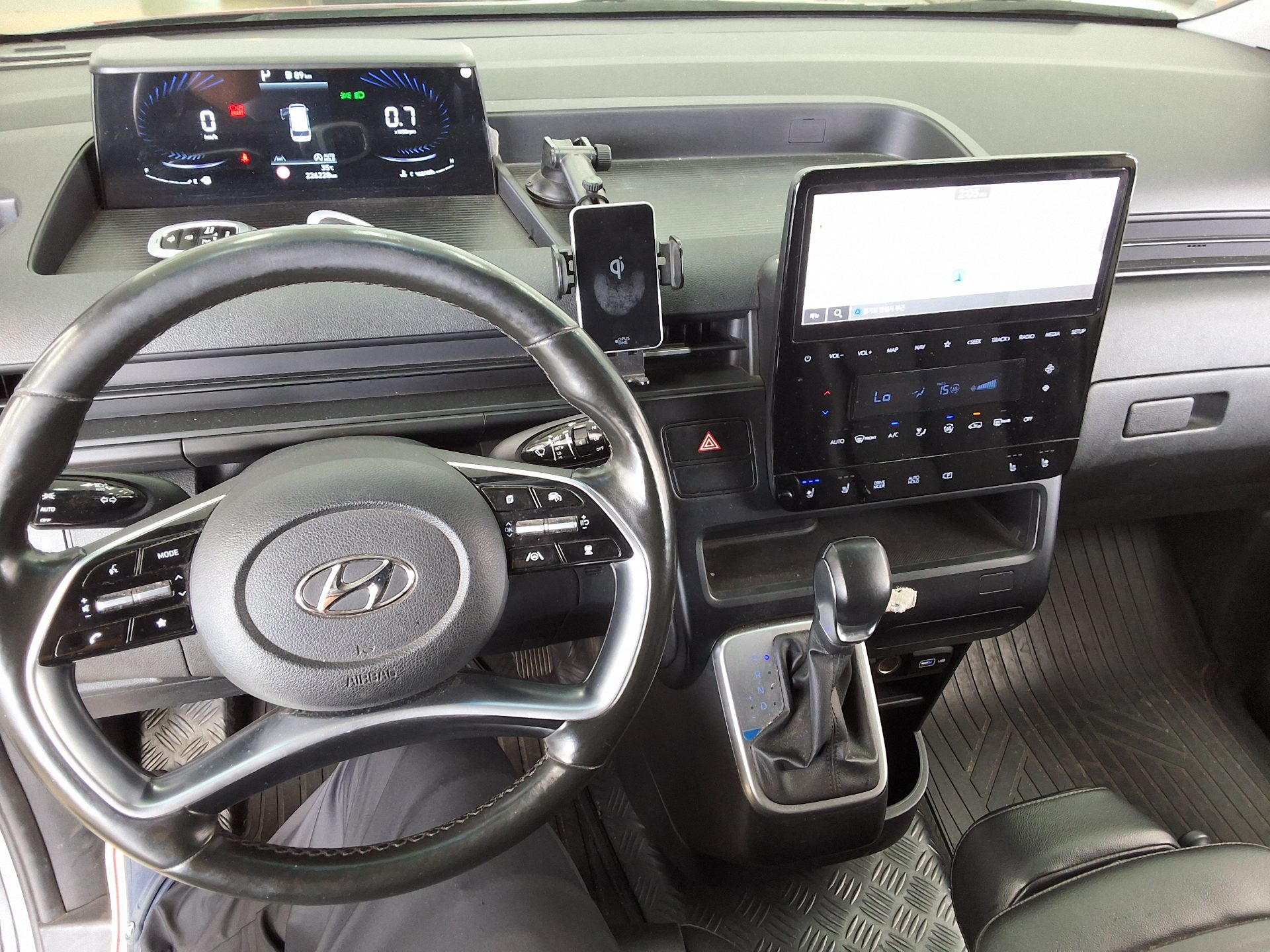 2022 - hyundai staria