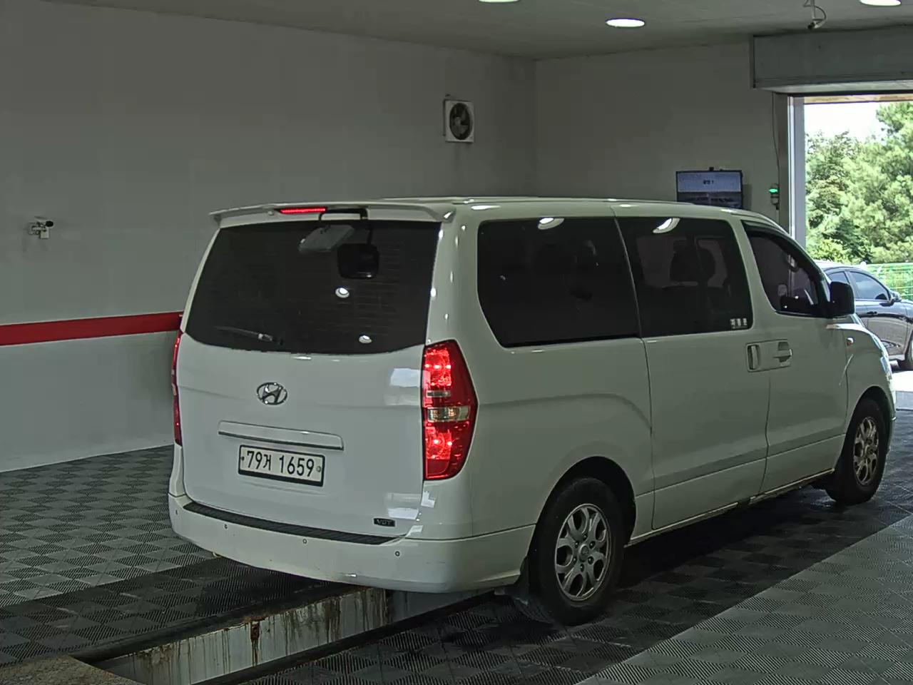 هيونداي جراند ستاركس 12 Seater ديزل Cvx لكجري 2011 فاخر