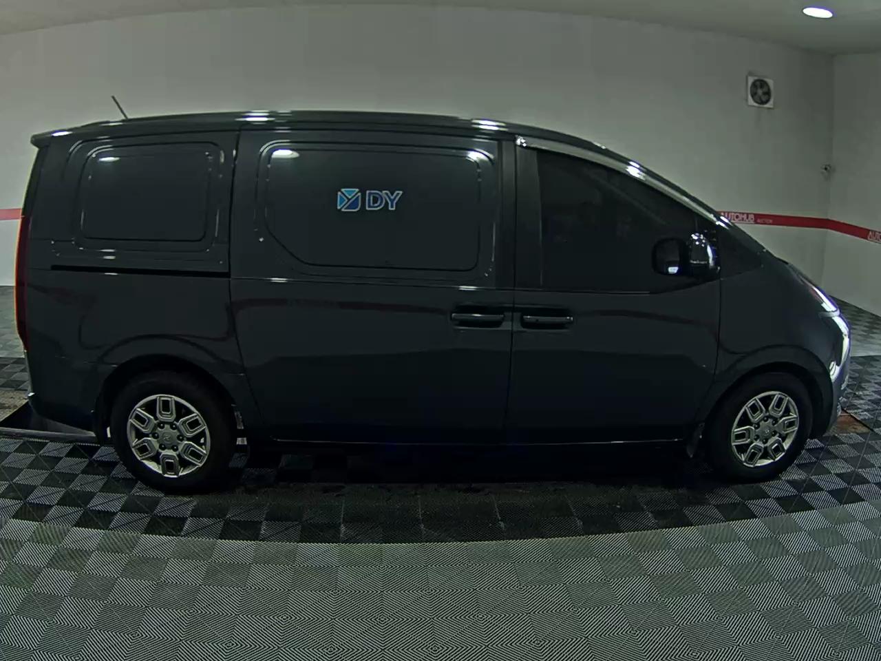 2022 - hyundai staria