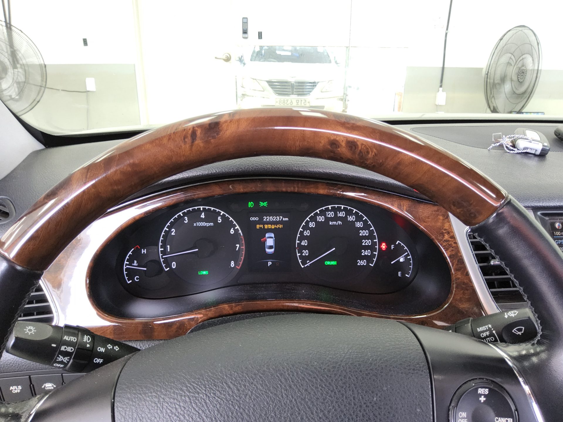 هيونداي جينيسيس Bh 380 Royal 2009