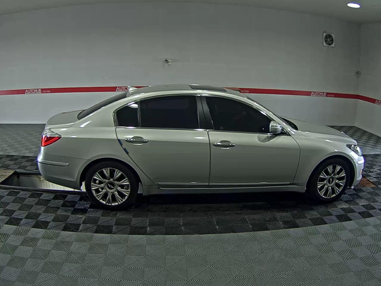 هيونداي جينيسيس Bh 380 Royal 2009