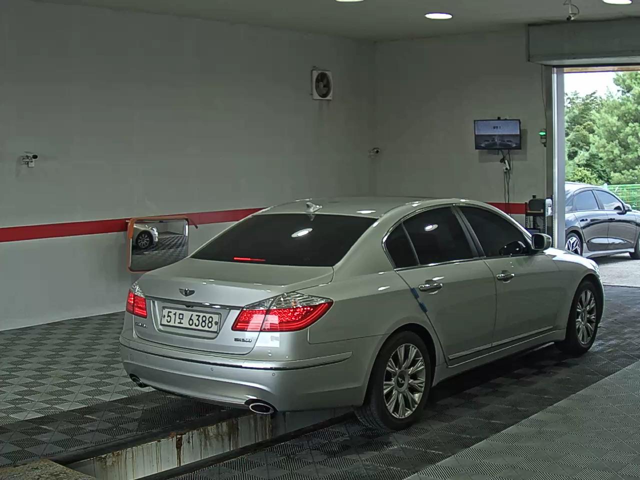 هيونداي جينيسيس Bh 380 Royal 2009
