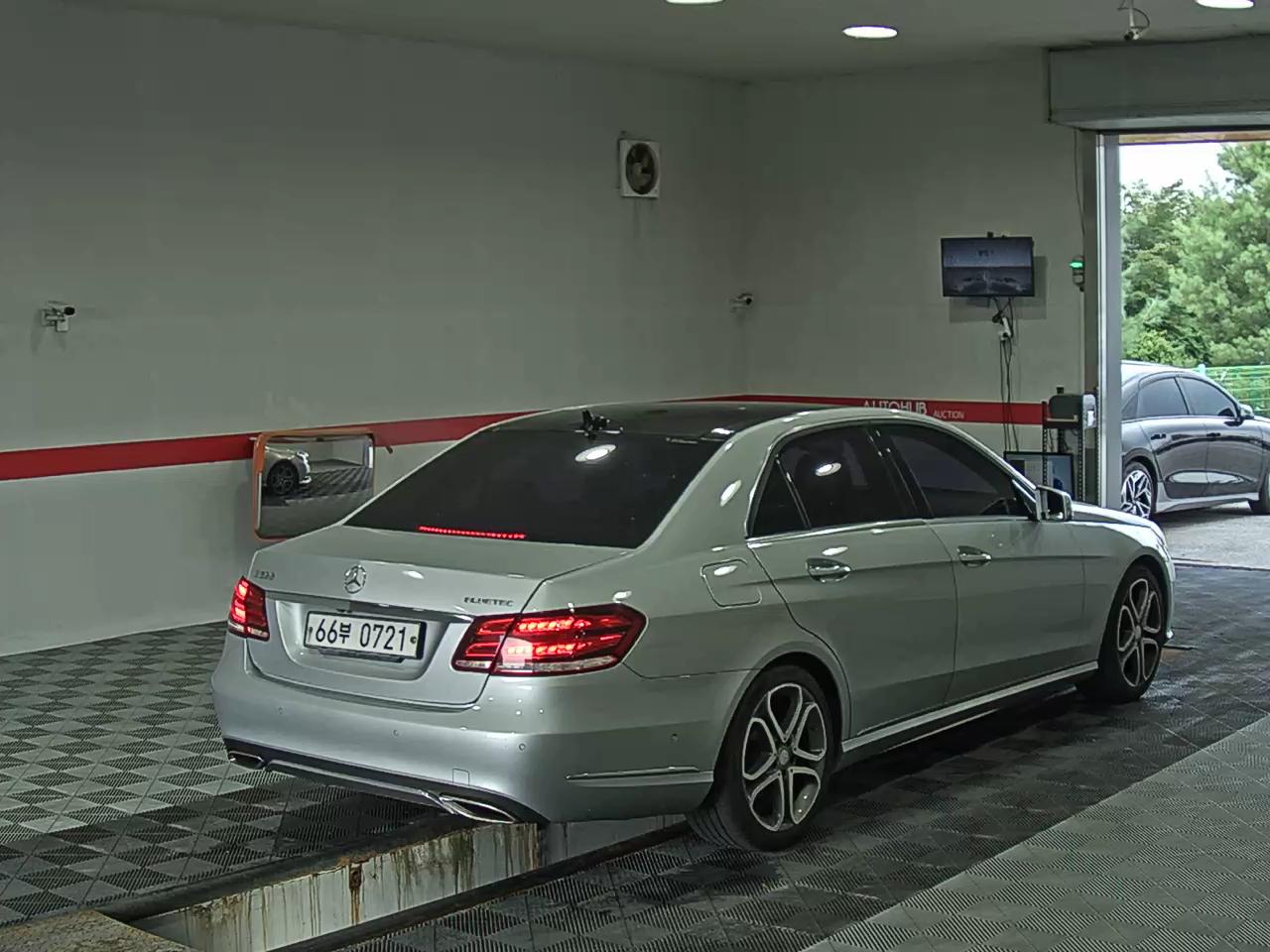 مرسيدس بنز E Class (4Th Gen) E250 Cdi Bluetec فورماتيك Avantgarde 2016 4MATIC