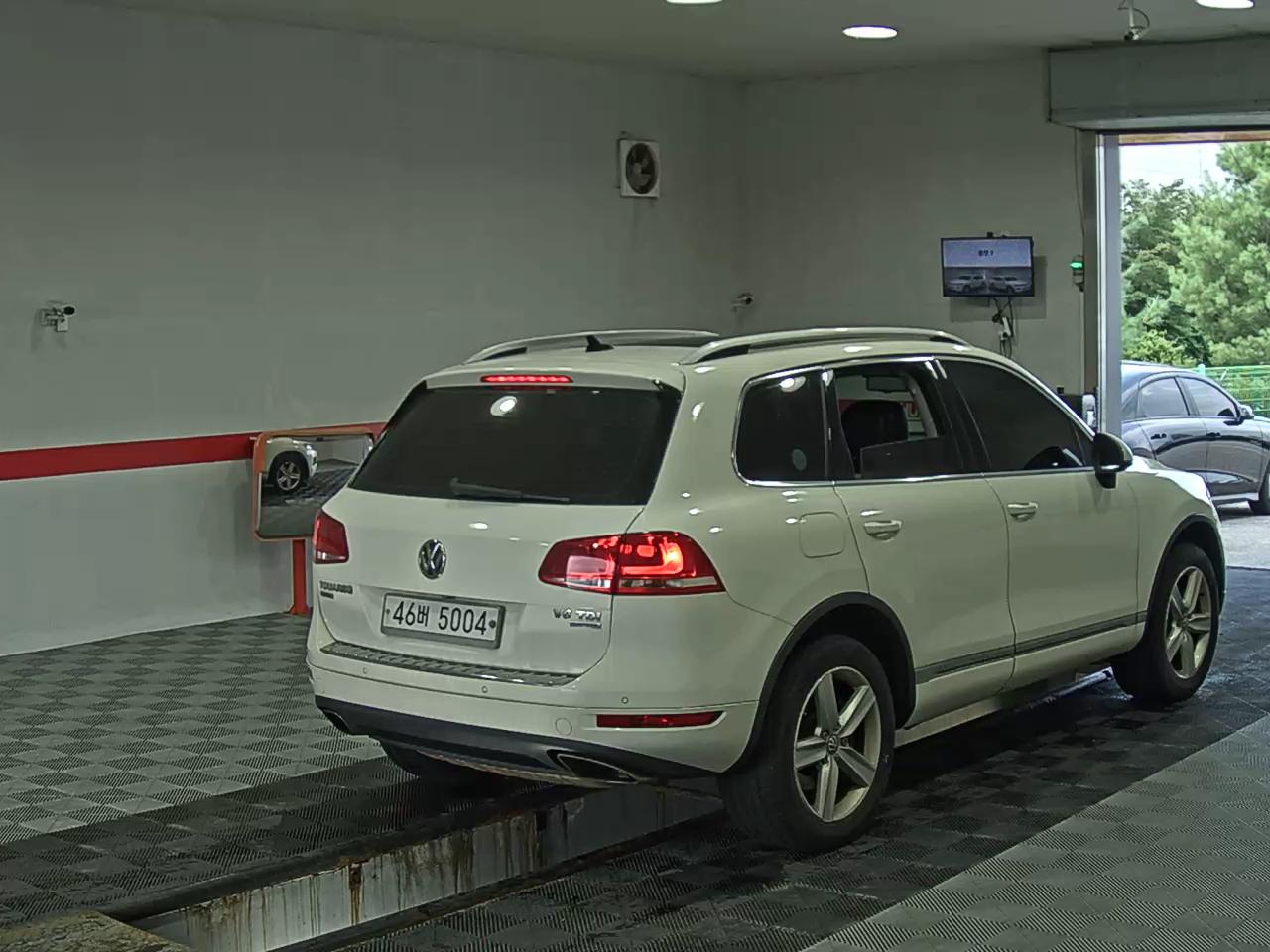 فولكس فاجن جديد طوارق (2Nd Gen) 3.0 V6 TDI Bluemotion 2012