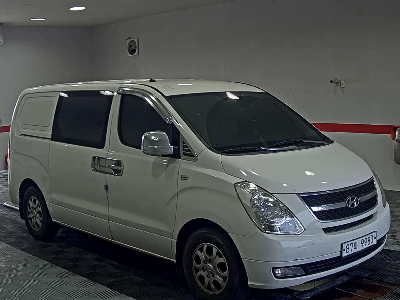 هيونداي جراند ستاركس 3 Seater ديزل فان Cvx لكجري 2016 VAN فاخر