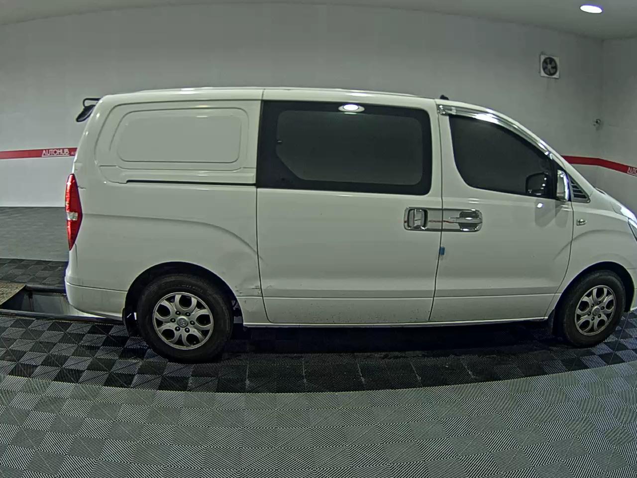 هيونداي جراند ستاركس 3 Seater ديزل فان Cvx لكجري 2016 VAN فاخر