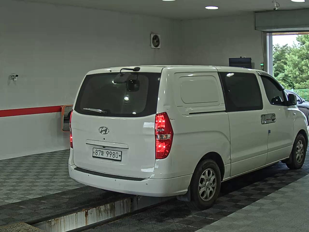 هيونداي جراند ستاركس 3 Seater ديزل فان Cvx لكجري 2016 VAN فاخر