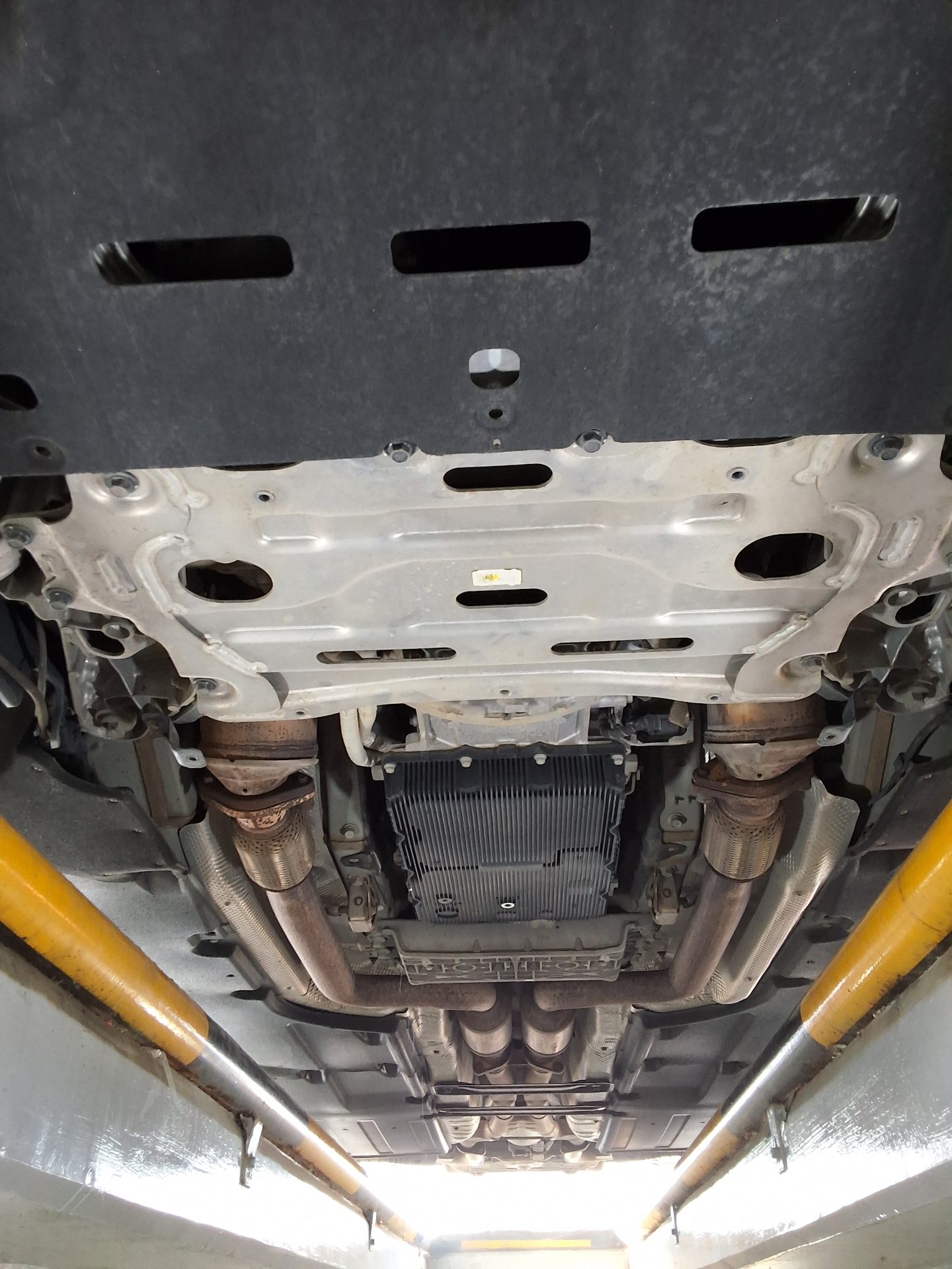 جينيسيس جينيسيس G90 2023 TURBO دفع رباعي BASE