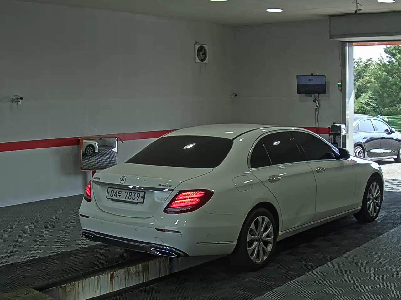 مرسيدس بنز E Class (5Th Gen) E220D فورماتيك إكسكلوسيف 2018 E220d 4MATIC إكسكلوسيف