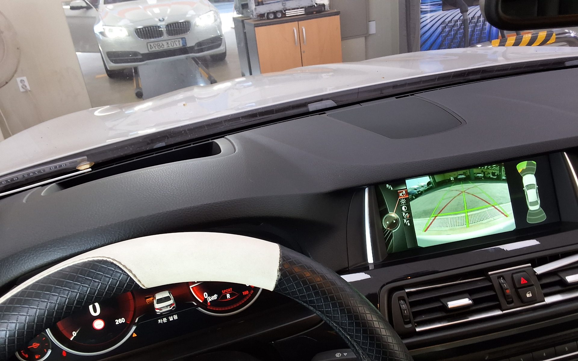 بي إم دبليو 5 Series (6Th Gen) 520D إكس درايف 2014 520d