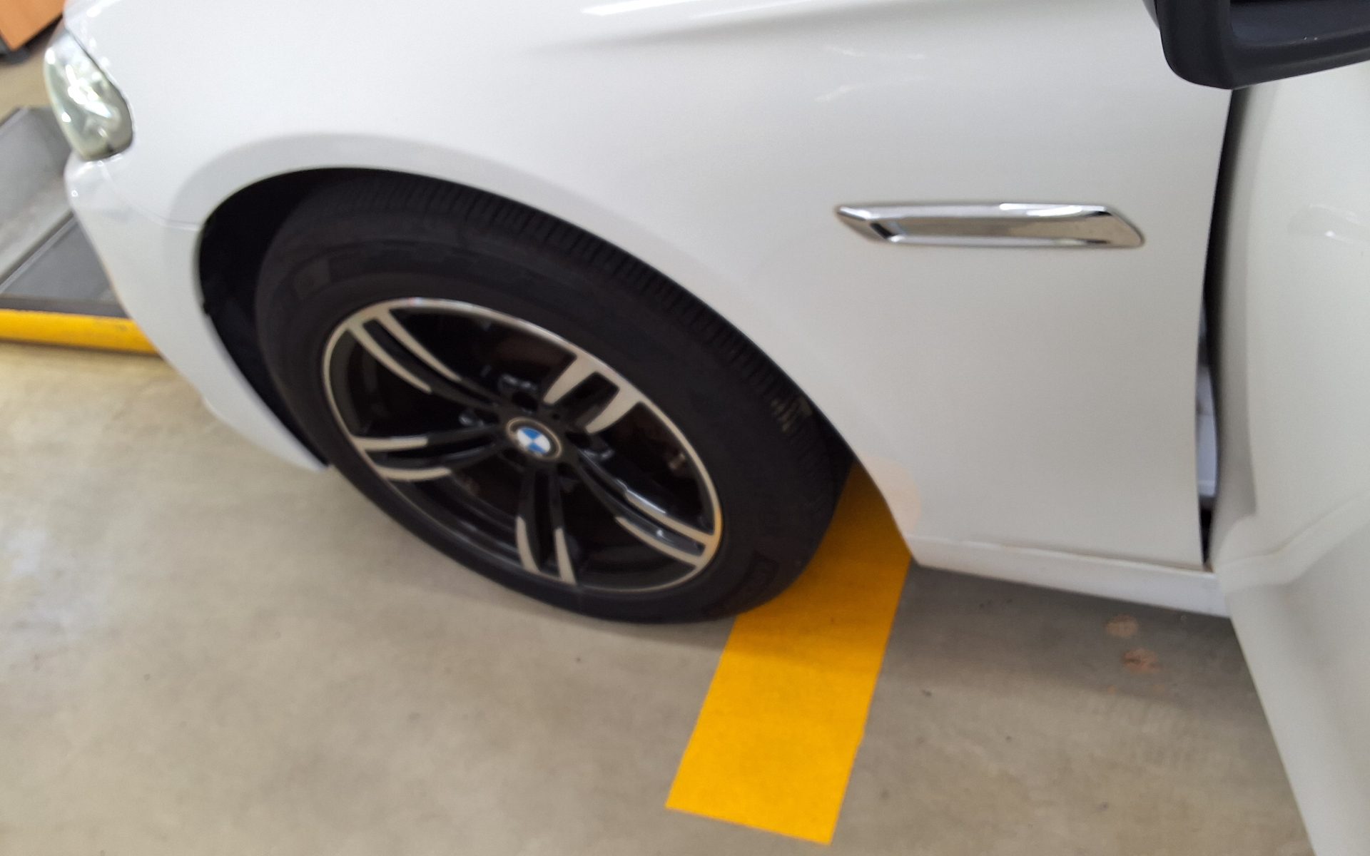 بي إم دبليو 5 Series (6Th Gen) 520D إكس درايف 2014 520d