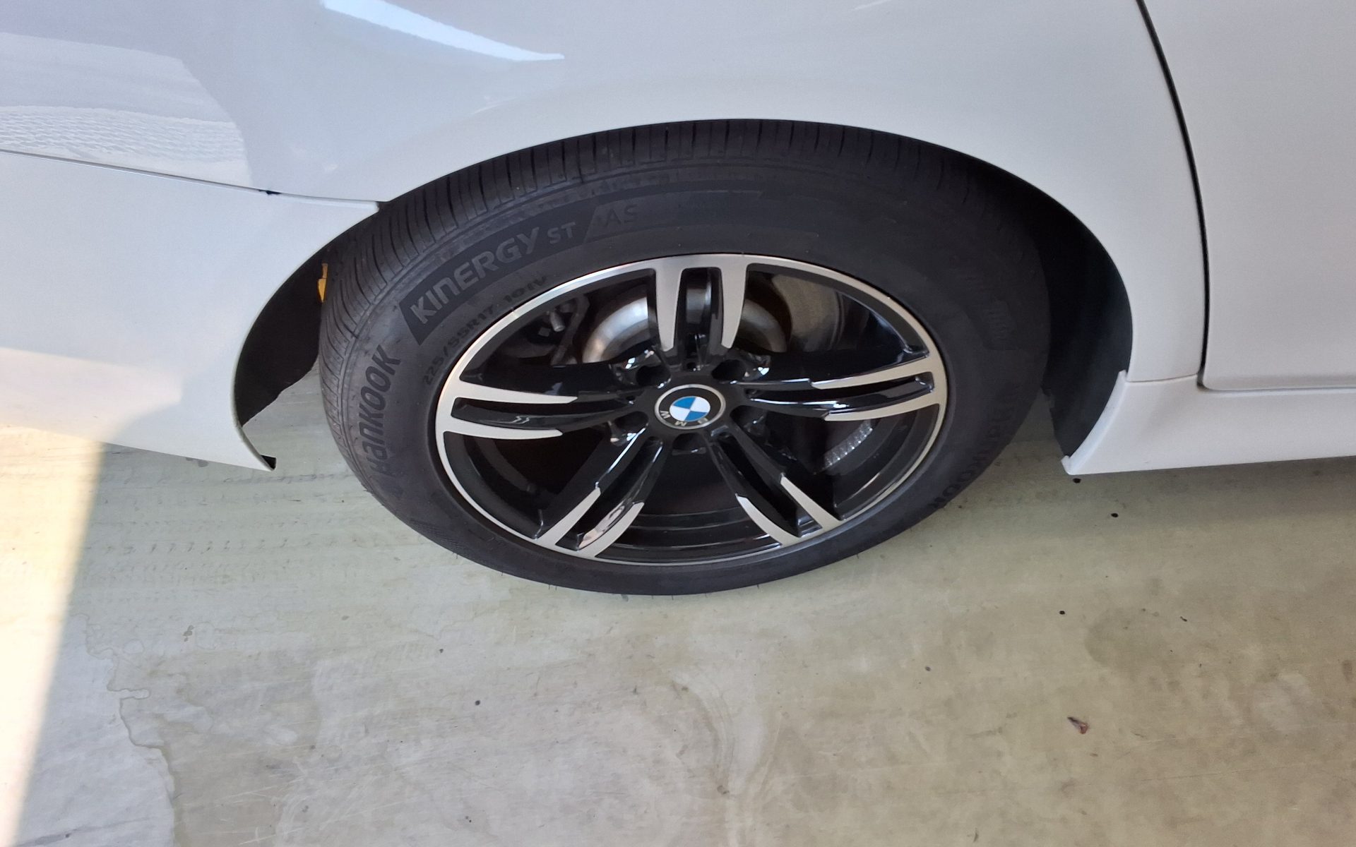 بي إم دبليو 5 Series (6Th Gen) 520D إكس درايف 2014 520d