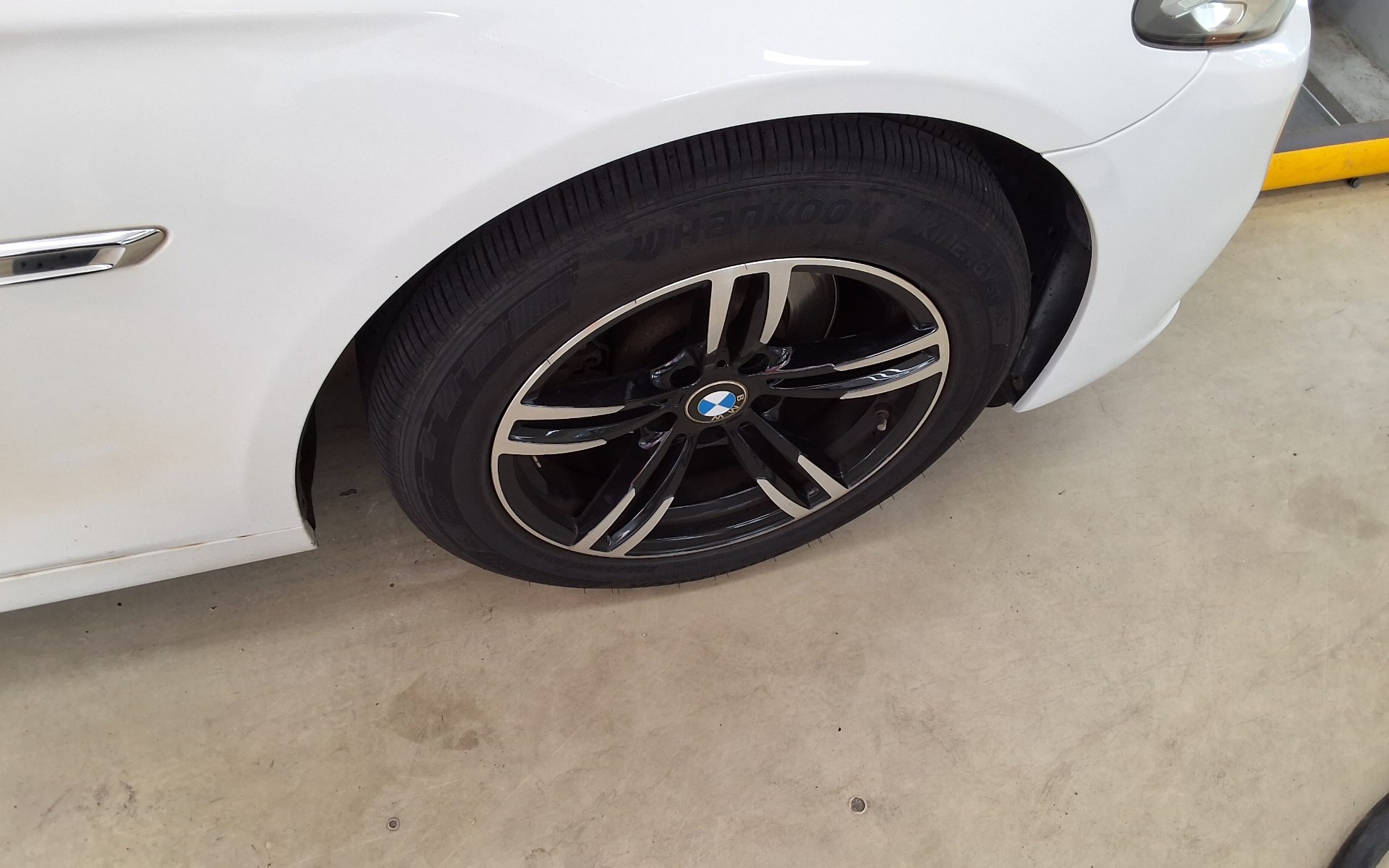 بي إم دبليو 5 Series (6Th Gen) 520D إكس درايف 2014 520d