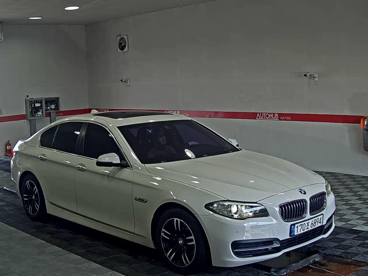 بي إم دبليو 5 Series (6Th Gen) 520D إكس درايف 2014 520d