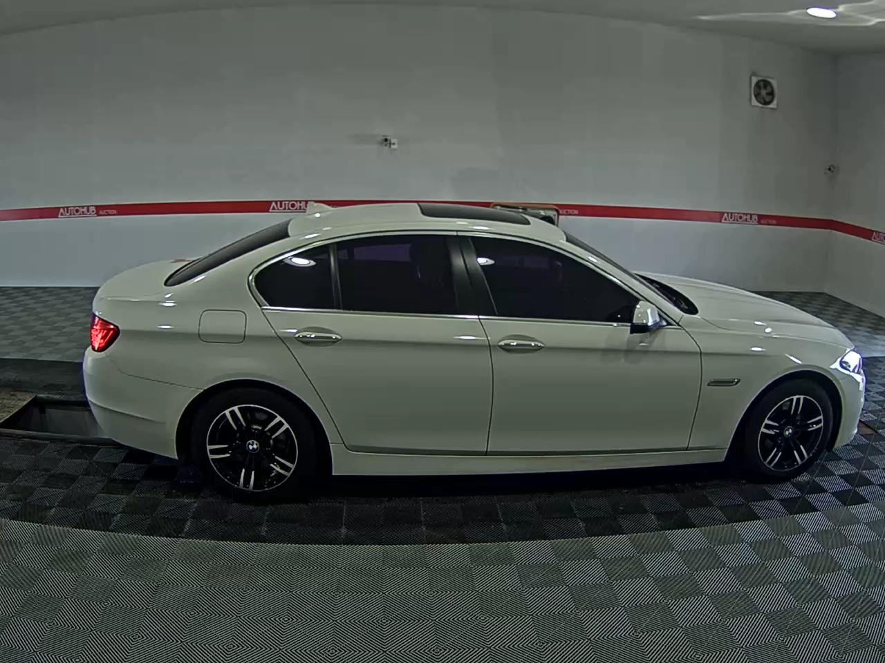 بي إم دبليو 5 Series (6Th Gen) 520D إكس درايف 2014 520d