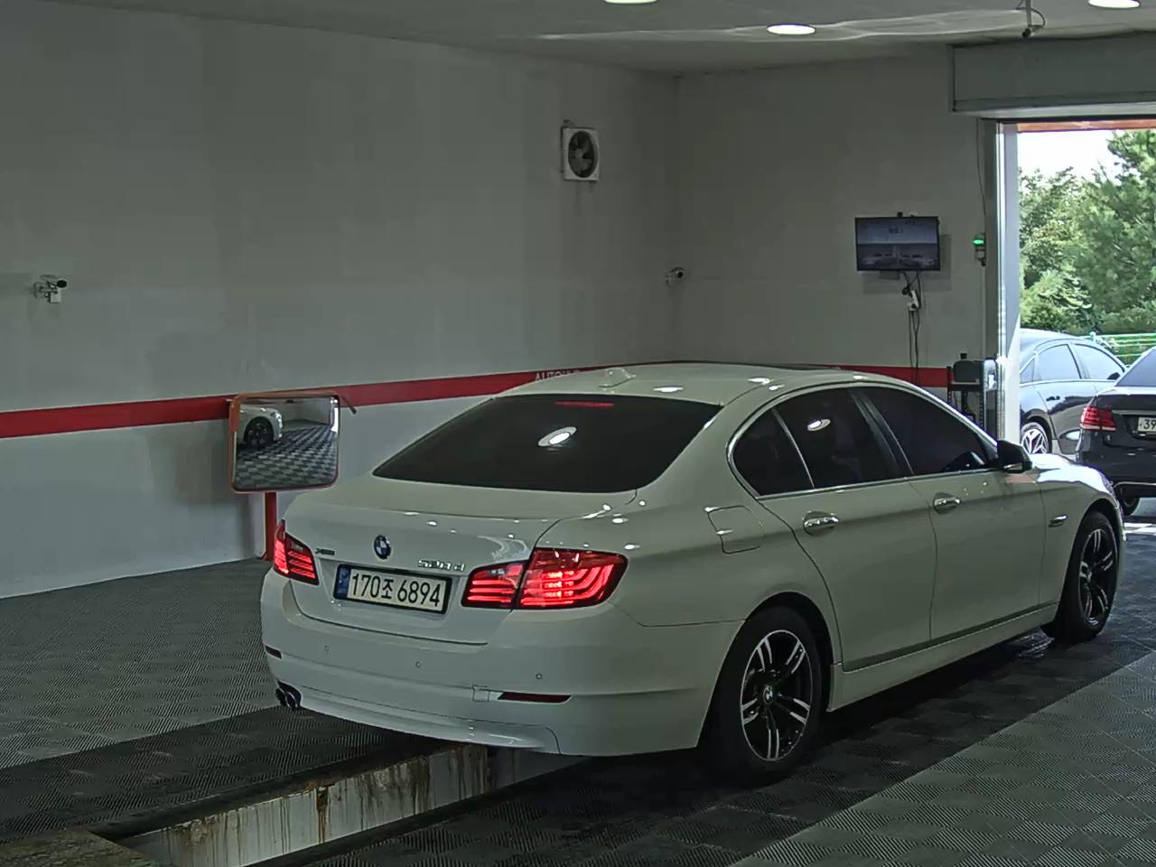 بي إم دبليو 5 Series (6Th Gen) 520D إكس درايف 2014 520d