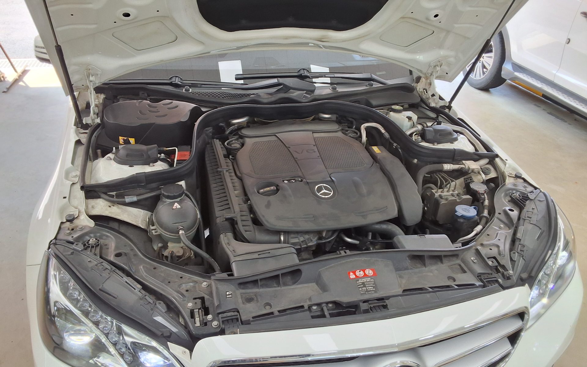 مرسيدس بنز E Class (4Th Gen) E350 فورماتيك Intelligent Drive 2014 4MATIC
