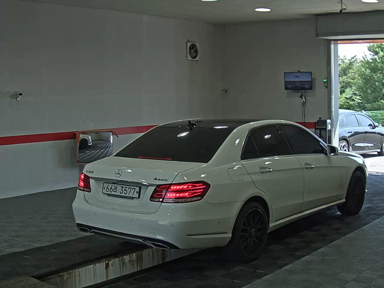 مرسيدس بنز E Class (4Th Gen) E350 فورماتيك Intelligent Drive 2014 4MATIC