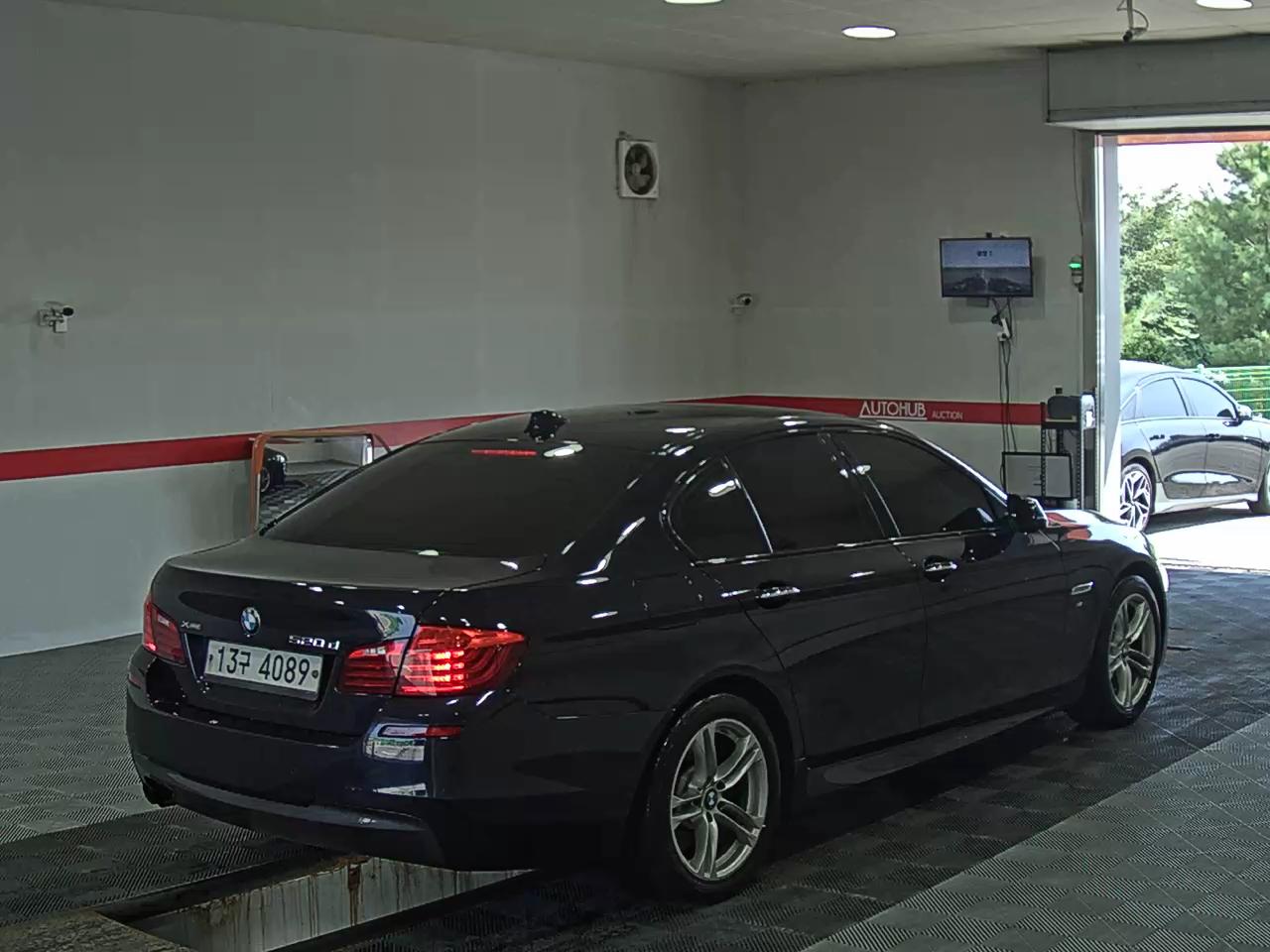 بي إم دبليو 5 Series (6Th Gen) 520D إكس درايف M Aerodynamic Pro 2016 520d