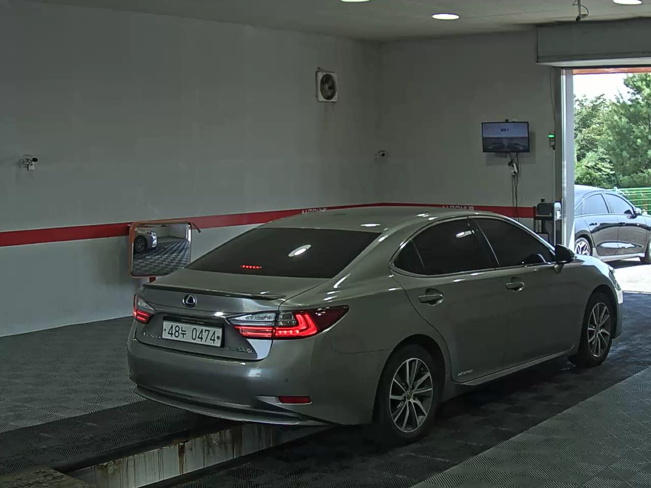 لكزس إي إس (6Th Gen) 300H 2016 300h