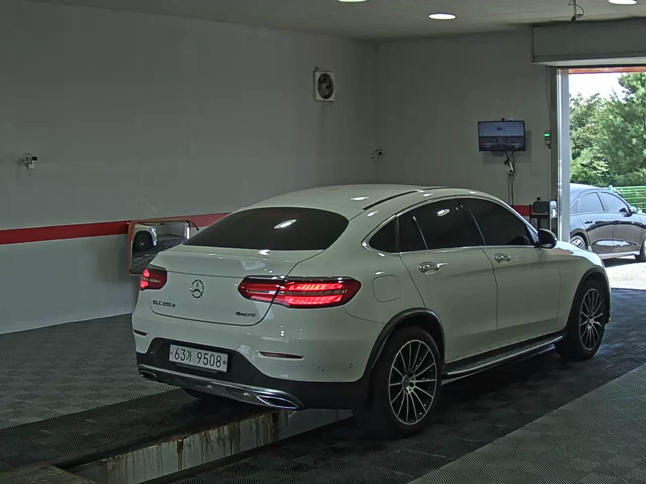 مرسيدس بنز جي إل سي Class جي إل سي 250D فورماتيك كوبيه 2017 4MATIC