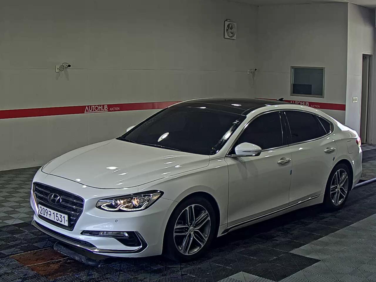 HYUNDAI GRANDEUR IG LPi RENTAL CAR MODERN