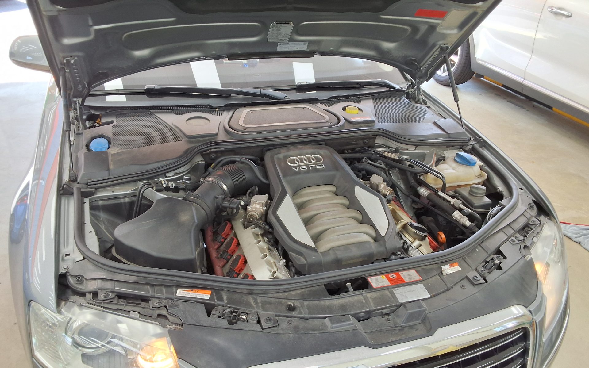 أودي إيه 8 (2Nd Gen) 4.2 Fsi كواترو 2010