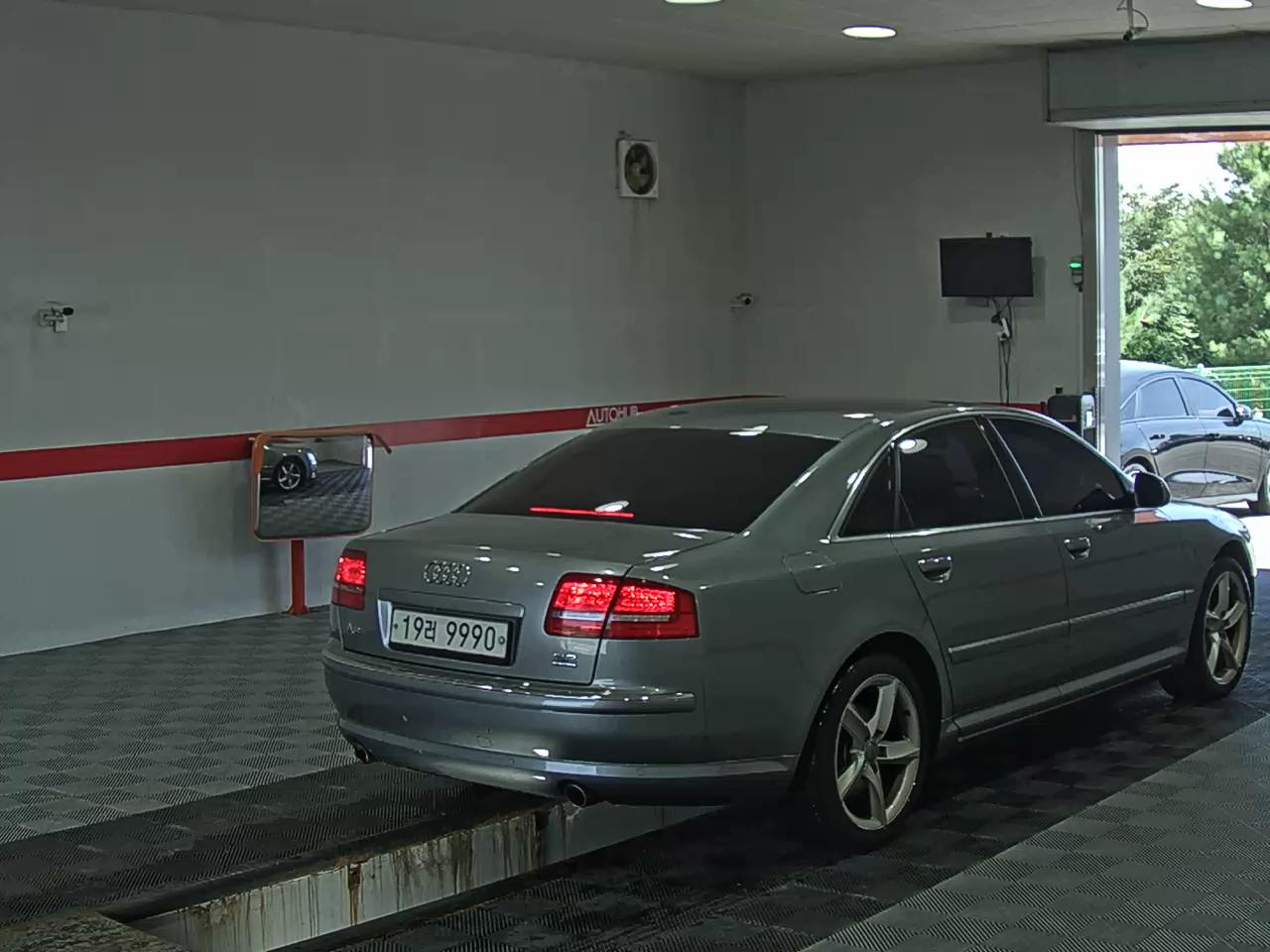 أودي إيه 8 (2Nd Gen) 4.2 Fsi كواترو 2010