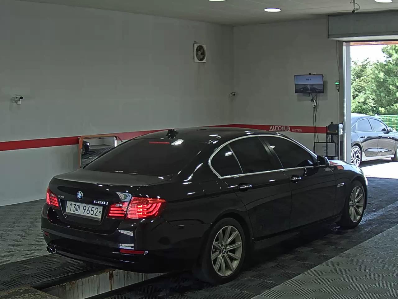 بي إم دبليو 5 Series (6Th Gen) 528I إكس درايف 2015 528i