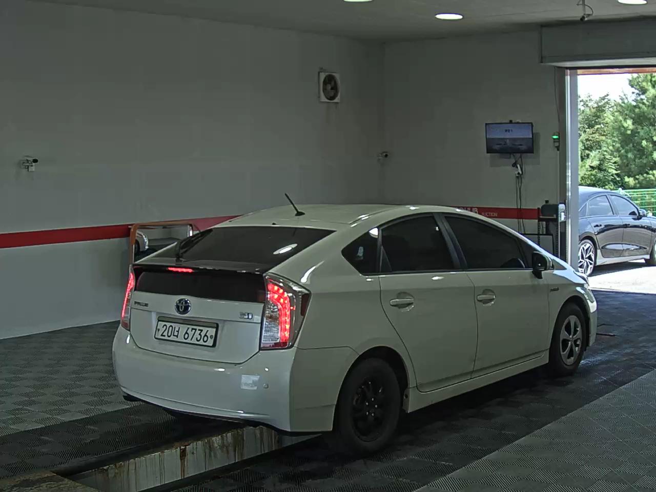 2012 - toyota prius