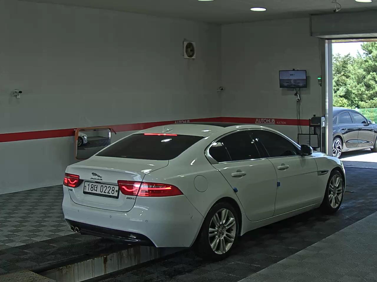 جاكوار Xe 2.0 20D بريستيج 2016 PRESTIGE