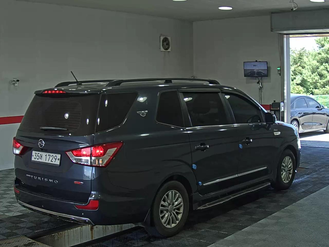 كي جي موبيليتي Mobility (سانج يونج) كوراندو Tourismo 2.2 دفع رباعي 9 Seater Tx بلس 2017 PLUS