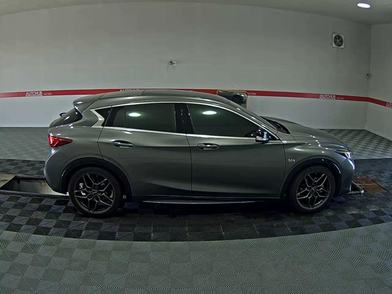 2017 - infiniti q30