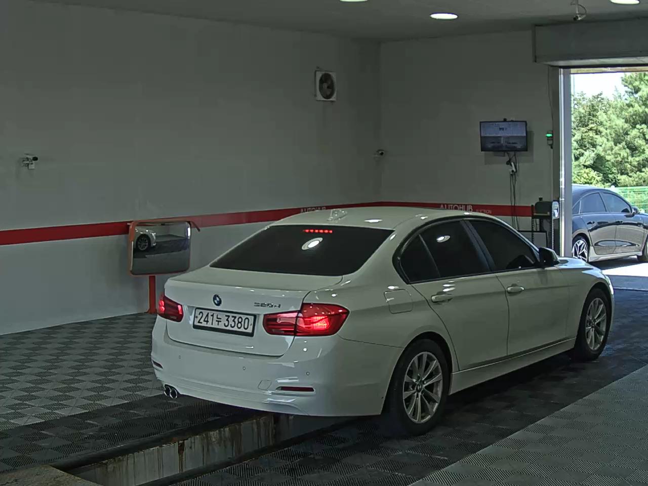 بي إم دبليو 3 Series (6Th Gen) 320D 2017 320d