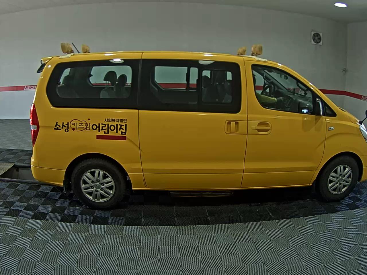 هيونداي جراند ستاركس Child Safety Vehicle 12 Seater 2017