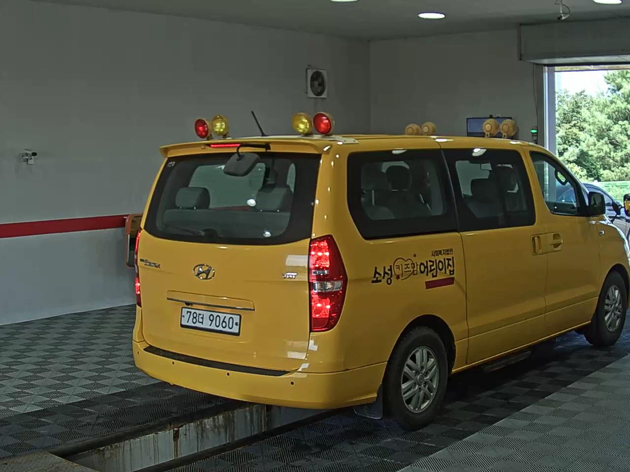 هيونداي جراند ستاركس Child Safety Vehicle 12 Seater 2017
