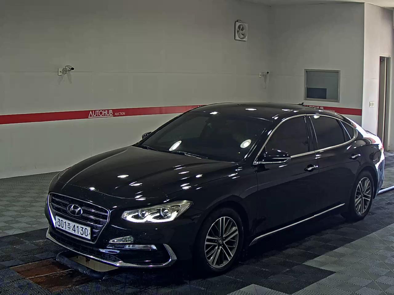 HYUNDAI GRANDEUR IG LPi RENTAL CAR MODERN