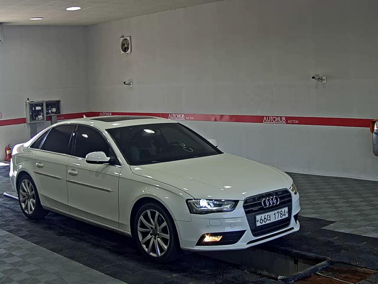 أودي إيه 4 (4Th Gen) 2.0 TDI كواترو Dynamic 2014