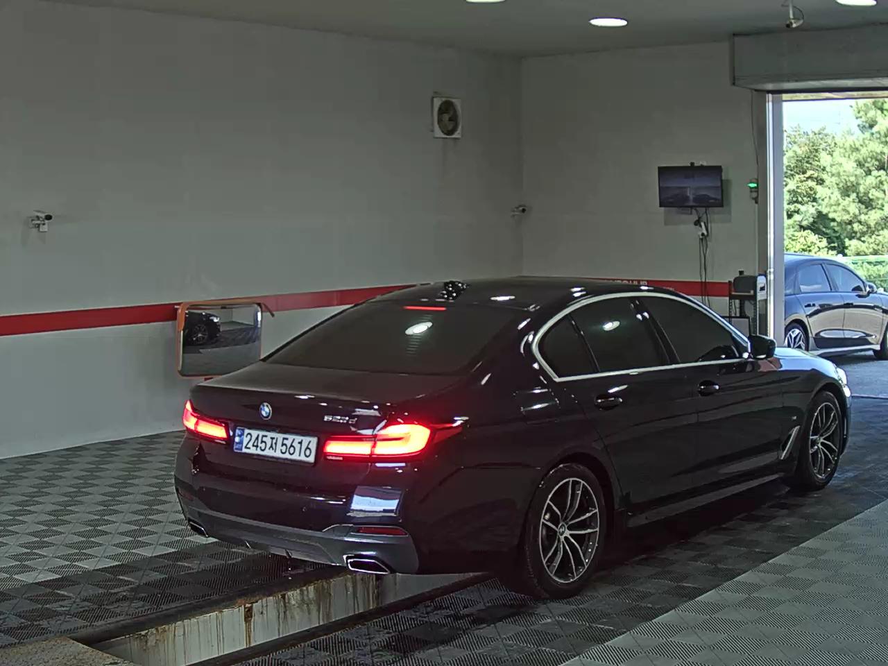 بي إم دبليو 5 Series (7Th Gen) 523D M Sport Pack 2021 SPORT