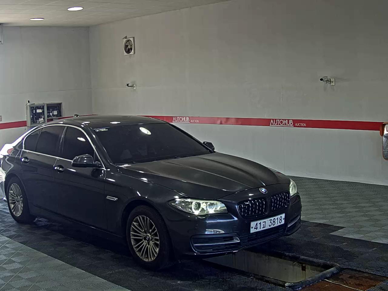 بي إم دبليو 5 Series (6Th Gen) 520D إكس درايف 2015 520d